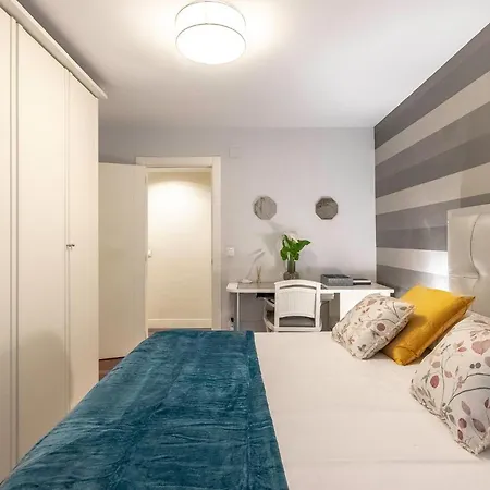 Casco Viejo Junto A Bilborock Bilbao